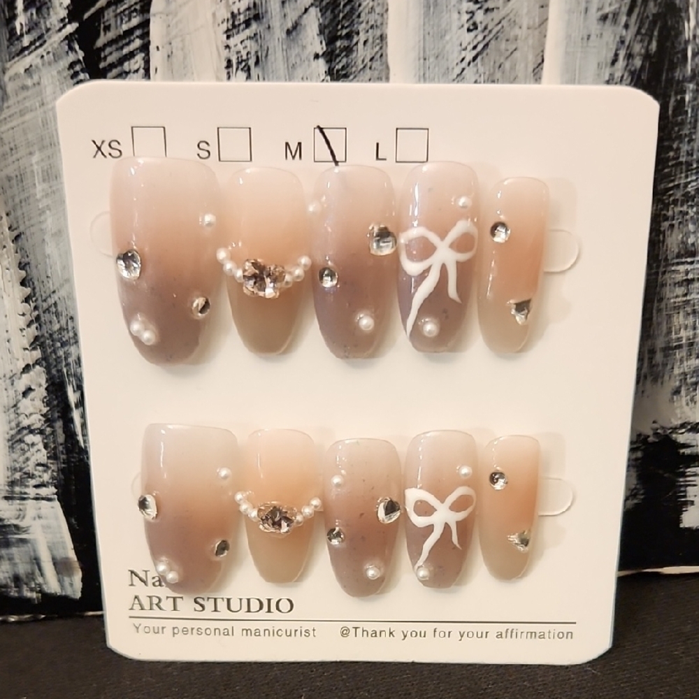 Elegant Press-On Nails - Brown and White